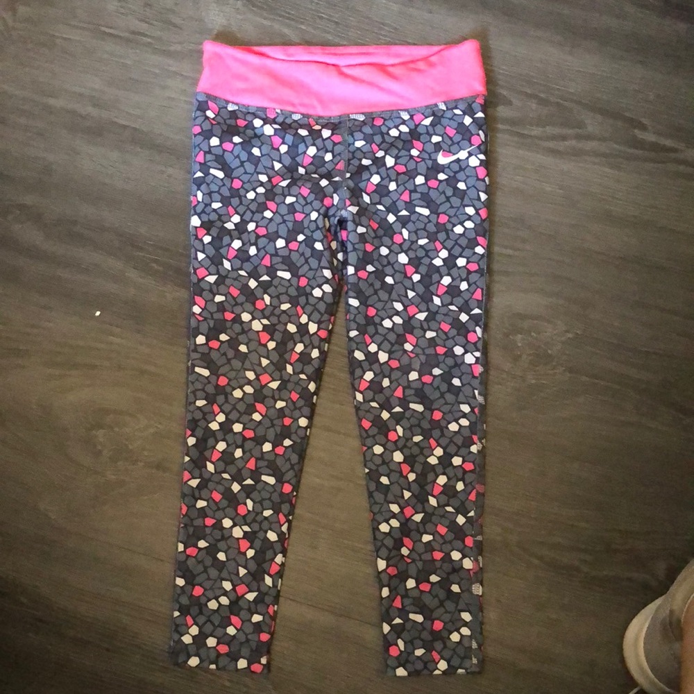 Nike girls leggings, size 5. Dri-Fit 7/8 length.